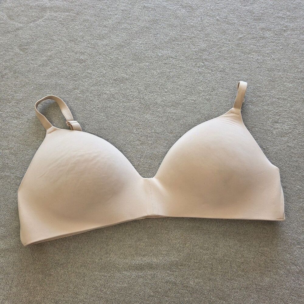 Victorias Secret Pink Nude Wear Everywhere Wireless Push Up Bra Size 36C